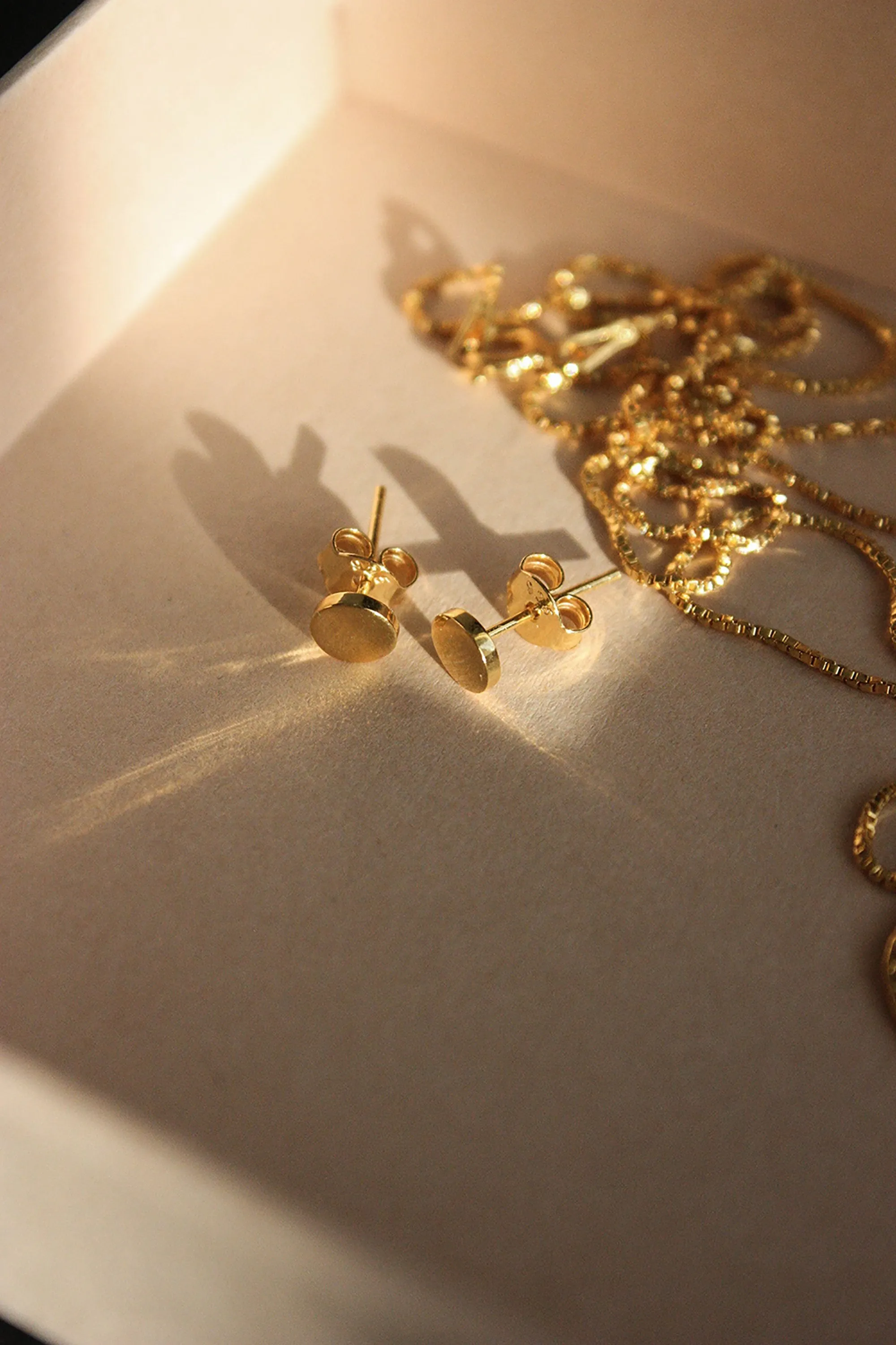 pill ear stud gold <br> by Neinties